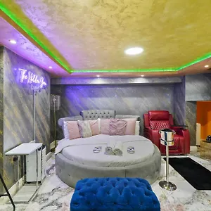 Hidden Gem Lt Jaccuzi Bath Massage Chair Superkingsize Bed Parking Available Apartment Luton (Bedfordshire)