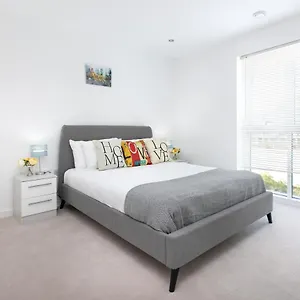 Skyvillion - Olympic View Stratford Apartment London